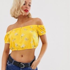 Hollister Yellow Floral Crop